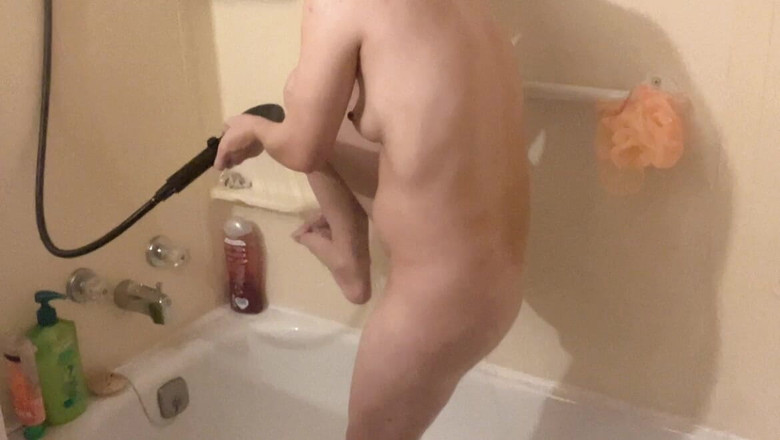 sweethanajapanese: Mulher asiática no chuveiro