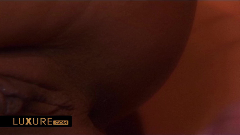 Luxure: Pesta seks sengit dalam parti swinger