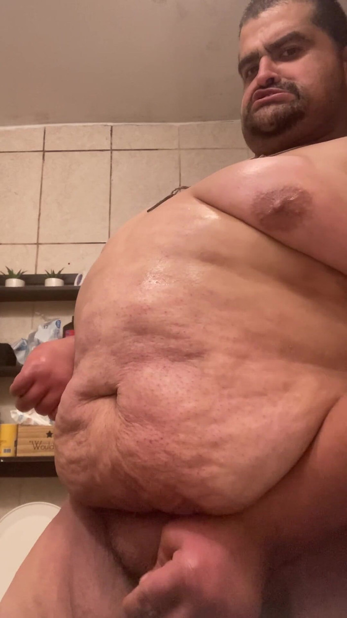 Chubbytits16: Chupando meus peitos e brincando com meu pau pequeno