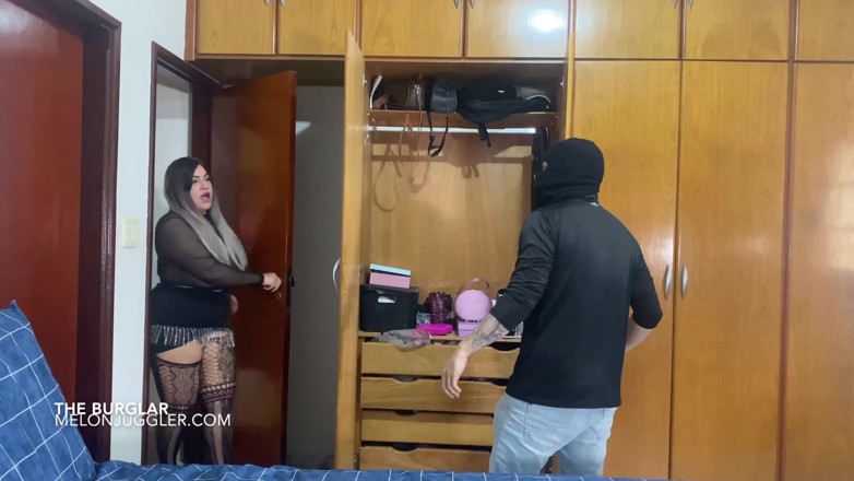 Melon Juggler: В трусиках трахают двух бразильских девушек-толстушек с большими сиськами