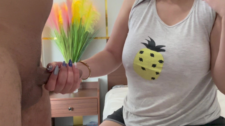 Yasminpahla: 热辣的室友女孩在按摩时被狠操