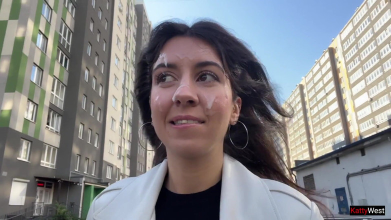 Katty West: 애인의 얼굴에 정액을 대고 슈퍼마켓에 가는 와이프 - Cumwalk