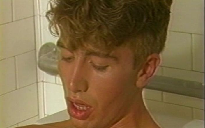 Gay RetroX VHS: Explosión de energía masculina cruda # 8