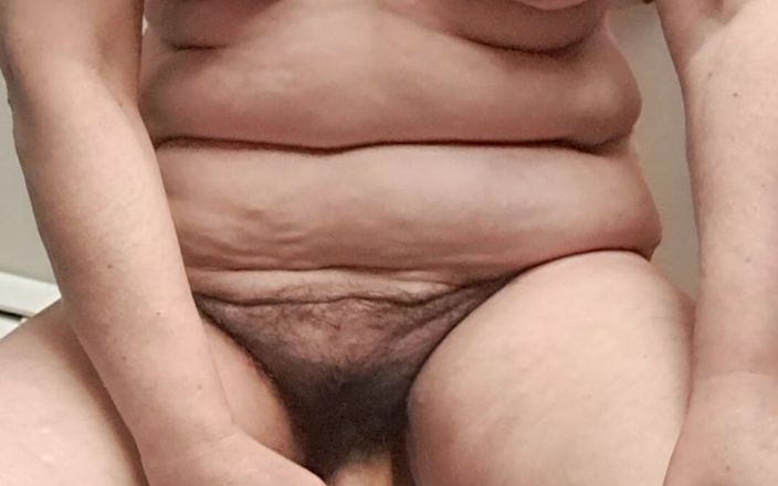Mommy big hairy pussy: Stând pe Edge cu jucăria mea preferată