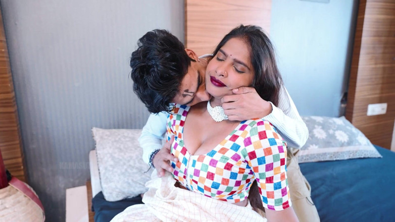 Kamasutra61: Pacar baru ngentot pacarnya untuk pertama kalinya saat dia bertemu...