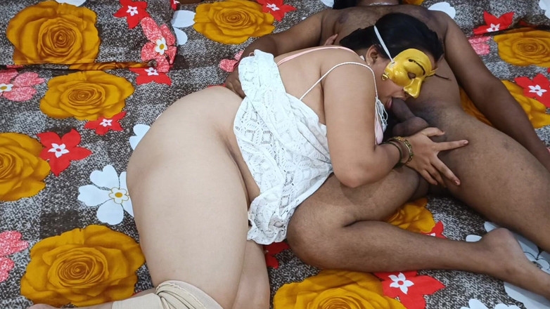 Catchybusty: Bhabhi, ambilnya ke dalam mulut awak dan makan batang saya,...