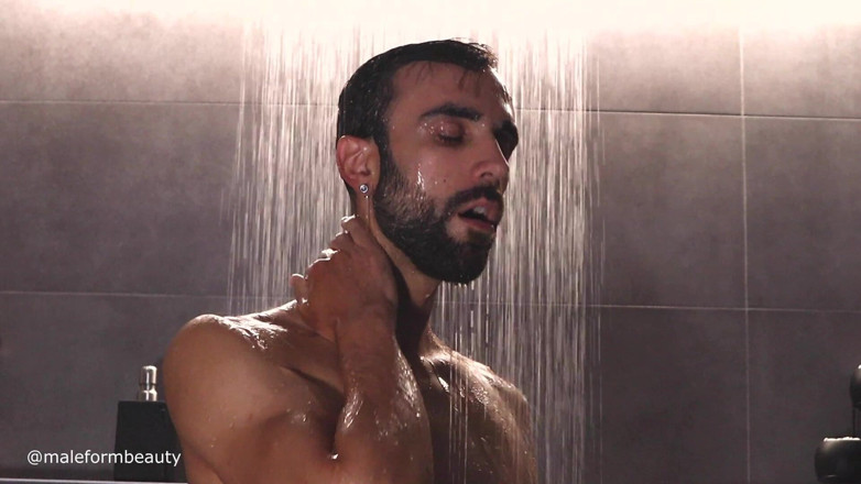 Zeus Ray: Having a Shower and Showing My Body
