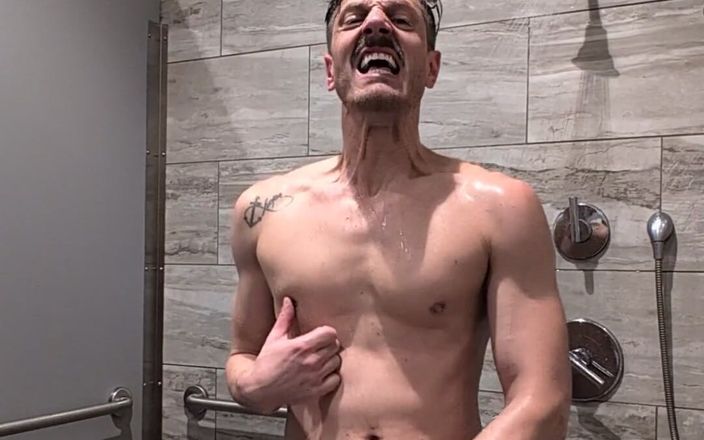 KingB8er: When Big Bro Gets Horny at the Gym