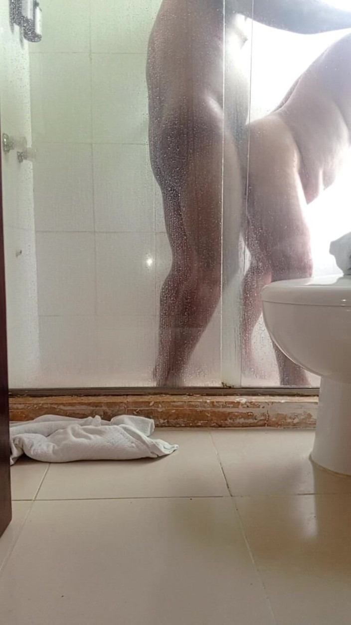 Milfta boohot: Šukání milf nevlastní matky v hotelové koupelně