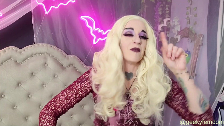 Geeky Femdom: Hocus Pocus Rampage pe Comic Con Virgins