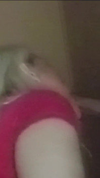 Sexy Blondine im Gloryhole