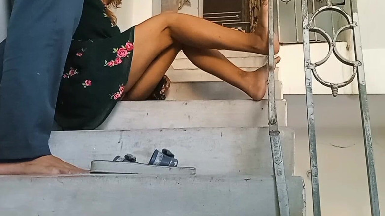 Nazima Khan: O mecânico fodeu a enteada do proprietário no banheiro