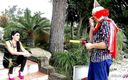 Full porn collection: Clown knullar kåt slampa milf Suhaila i röven på en...