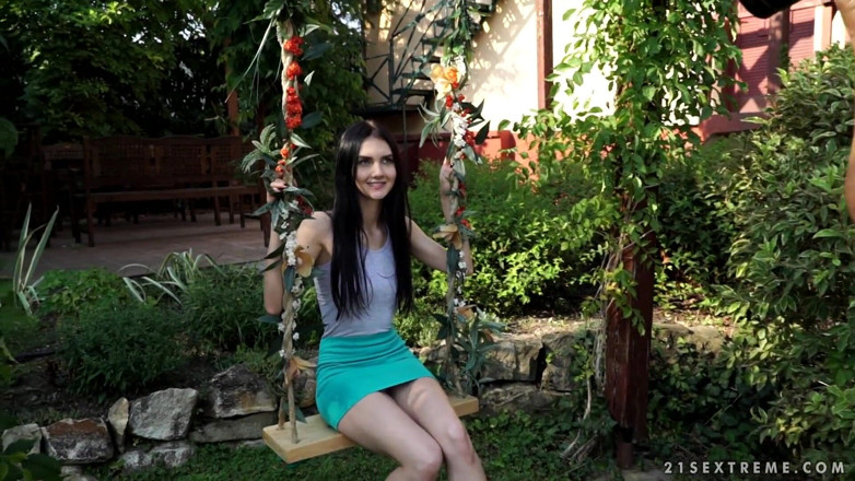 21 Sextreme: 21 sextreme - crystal greenvelle yaşlı adamın fındığı için geniş açıyor