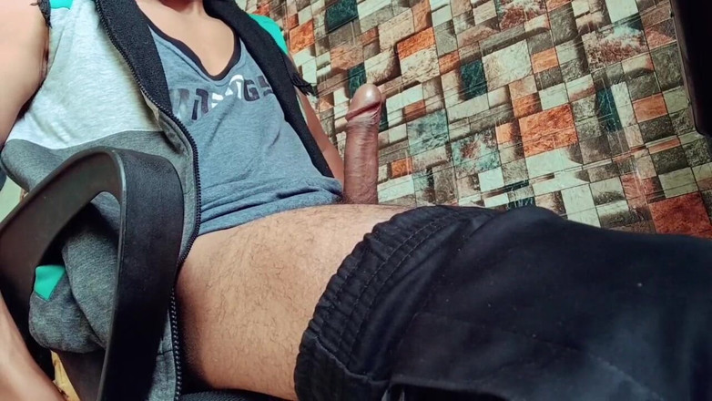 Hornyboy2058: Sessão latina suja do padrasto musculoso acende