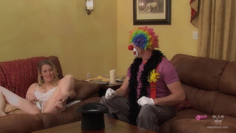 MILF stars: Magical clown to fulfill her wish