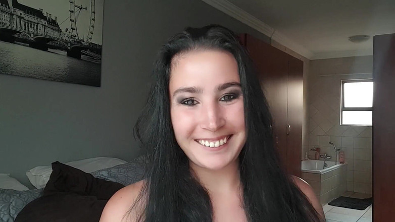 domslutfucker: Sürtük farklı oyuncaklarla mastürbasyon yaparken sigara içme talimatları veriyor