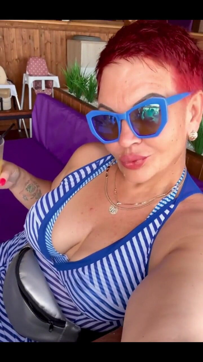 KarmenMilf: 在假期海