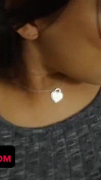 Pervertido hermanastro hizo que su hermanastra Gina Valentina se sienta mejor después de que su novio la engaña