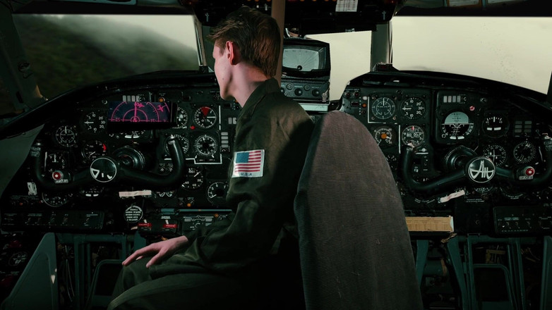 HotDogs studio: 熱いセックスのために気を取られた飛行機のパイロット