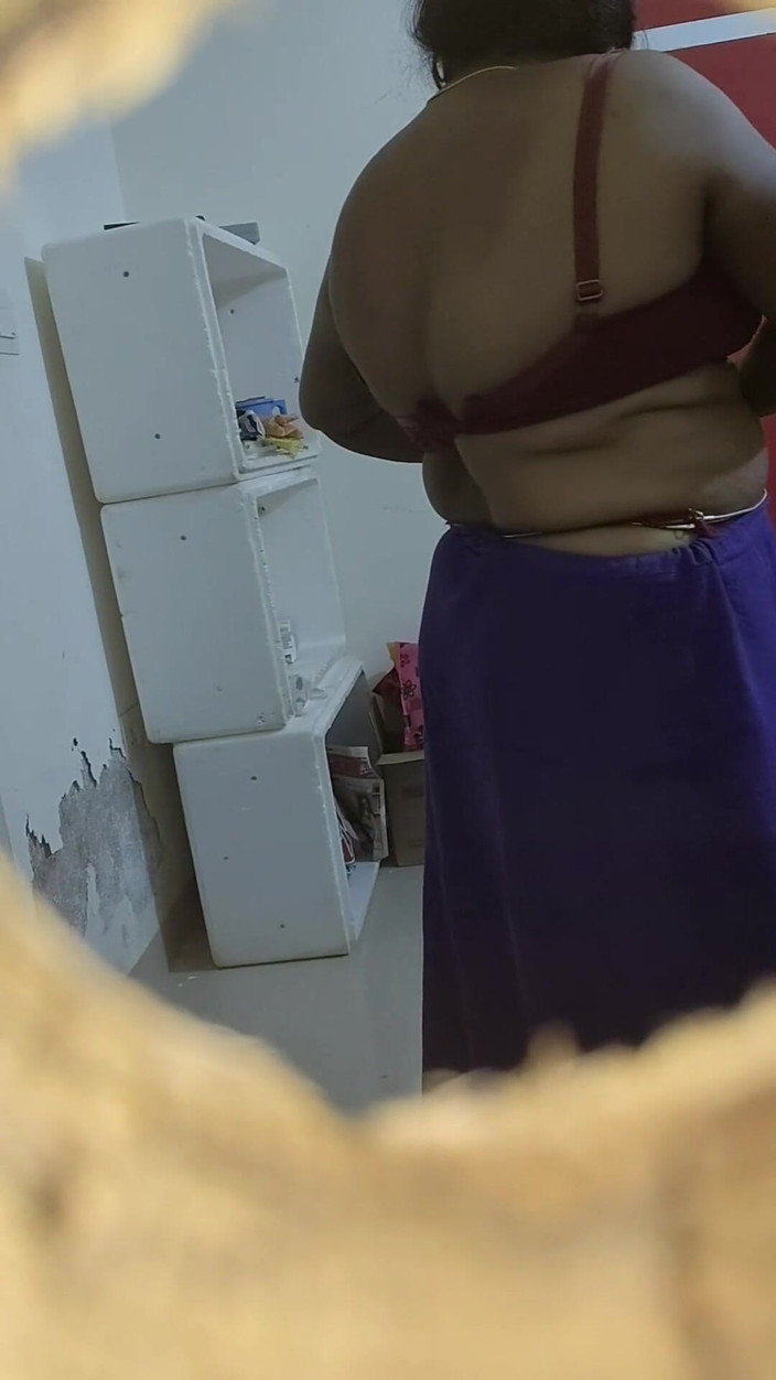 Thesana: Une belle-mère se fait piéger et baiser