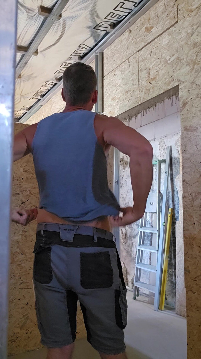 Chris_snoopy_91: 建筑工地的热辣一天 第7/9部分指法，假阳具口交，假阳具操逼