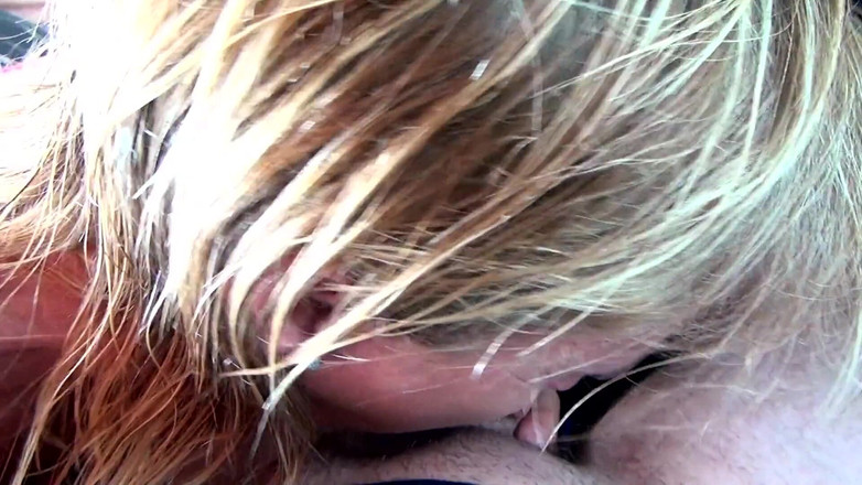 German Porn: MILF chce jít nakupovat a nechá se přesvědčit k šukání