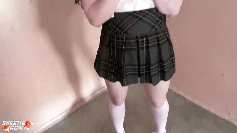 Sweetie Fox: Nevlastní sestra hluboce kouří a šuká na balkóně - přeskočená třída