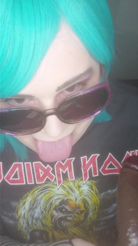 Sissy Mykella Wysysa cię z za kulis koncertu metalowego