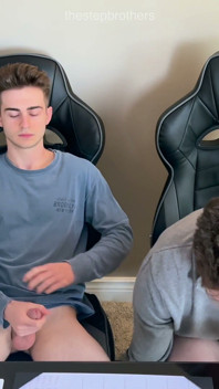 Masturbándose Con Mi Hermano