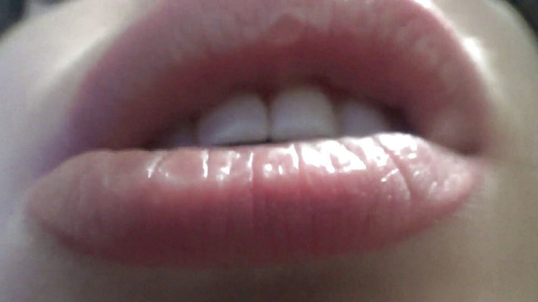 Goddess Misha Goldy: Môi to đầy, răng và tôn sùng rên rỉ!