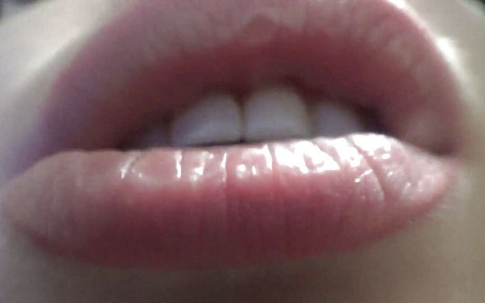 Goddess Misha Goldy: Büyük dolgun dudaklar, dişler ve inleme fetişi!