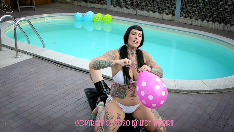 Domina Lady Vampira - SM Studio Femdom Empire: Busty Boombastic 1