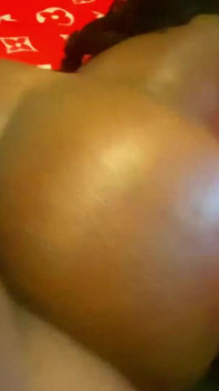 Un cul rebondit fou sur la bite