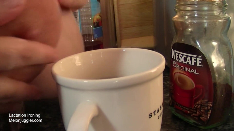 Melon Juggler: Величезні цицьки доїли на її одязі для прасування