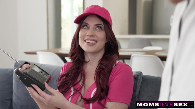 Moms teach sex: Stepmom Gets a Grand Slam - S18:e5