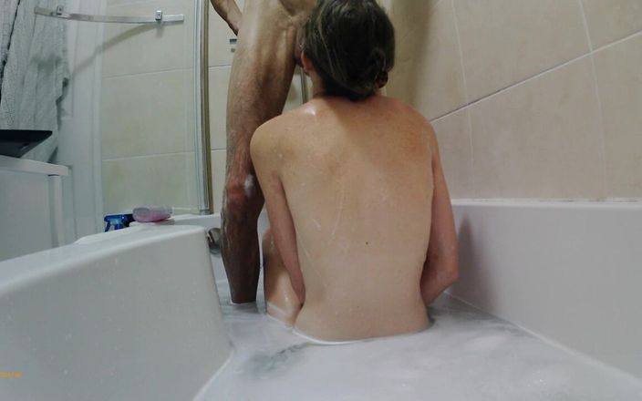 ScottishSweetie: Être coquins dans la baignoire