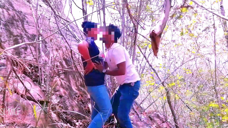 JANAKI: Riskanter schneller sex in der Öffentlichkeit im dschungel mit freundin mit...