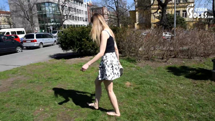 Czech Soles - foot fetish content: Босая прохаживается по городу