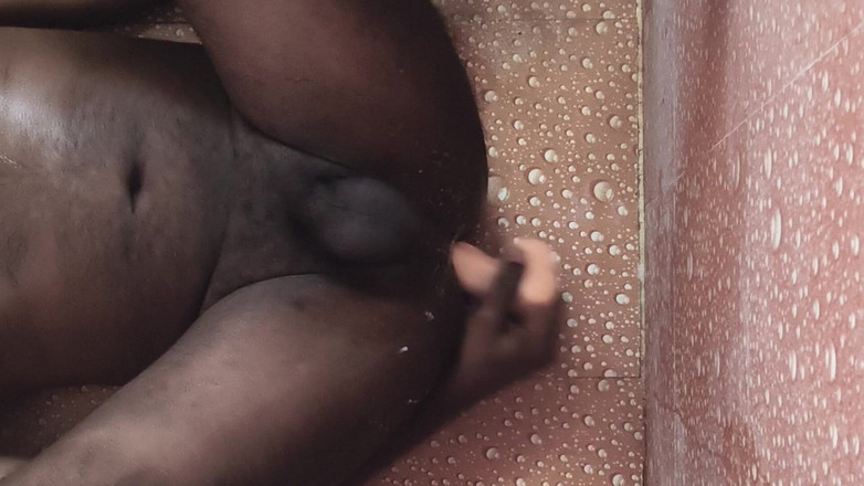 Twinky shadow: Aku lagi asik masturbasi pakai dildo favoritku sampai orgasme bergiliran!