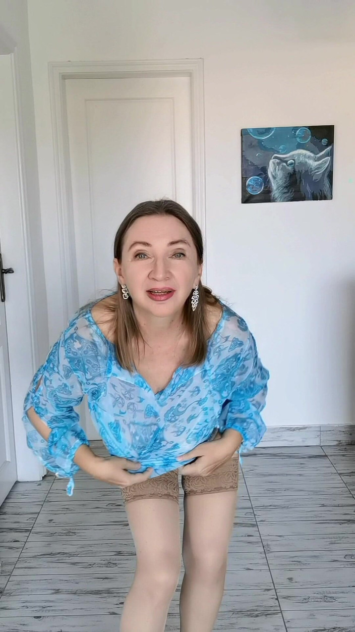 MariaOld: Горячая бабуля удивляет тебя огромными натуральными сиськами