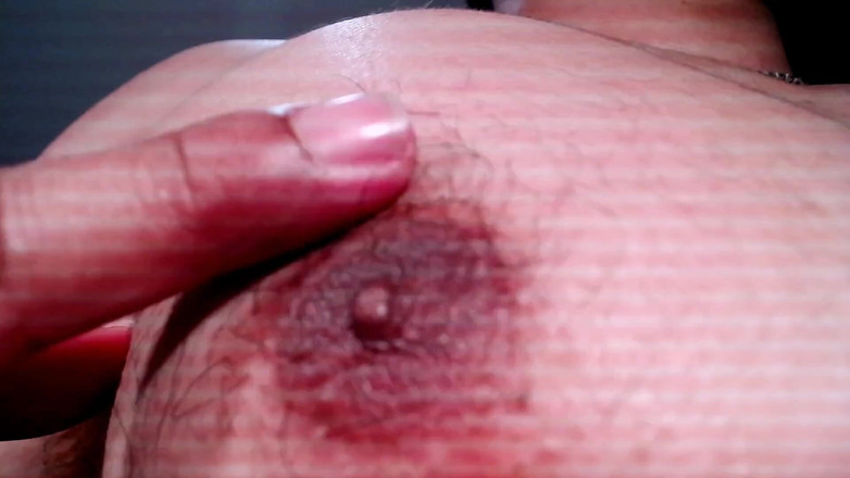 Tommhot: Giocando con i miei capezzoli - capezzoli eccitanti