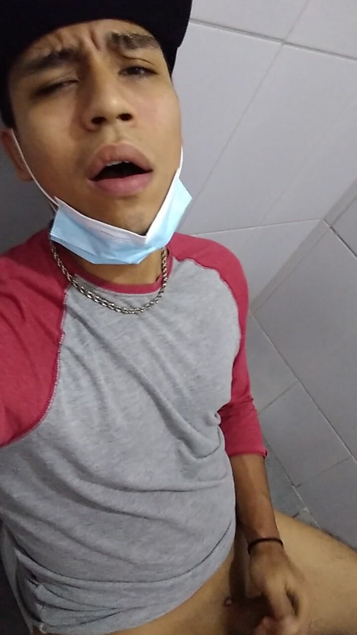 AlexAlejandro13: Entrando no banheiro