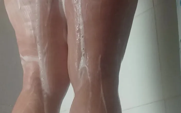 LicenciadaAnn: Mature Big Ass Showering Camera