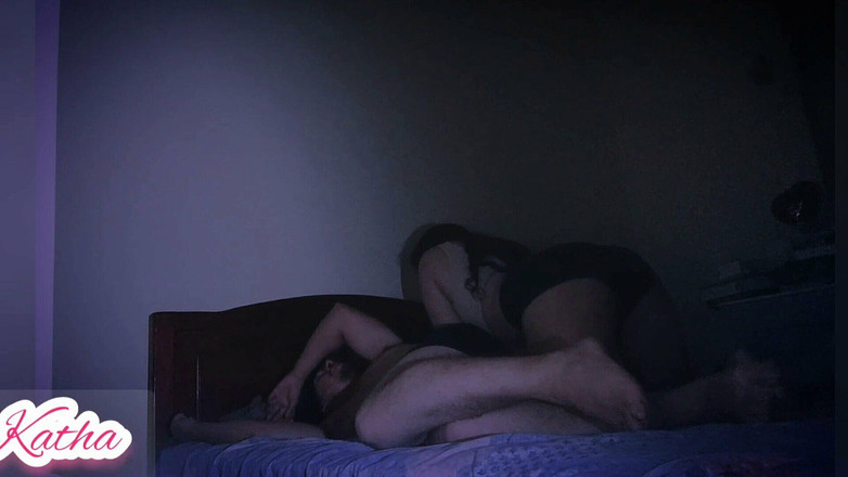 katha: सौतेला भाई अपनी सौतेली बहन के कमरे में प्रवेश करता है और वे प्यार करते हैं