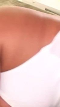 ไม่มีอะไรทำให้คุณแม่บ้านนมยักษ์เงี่ยนกว่า การเย็ดตูดกับผู้ชายอีกคน