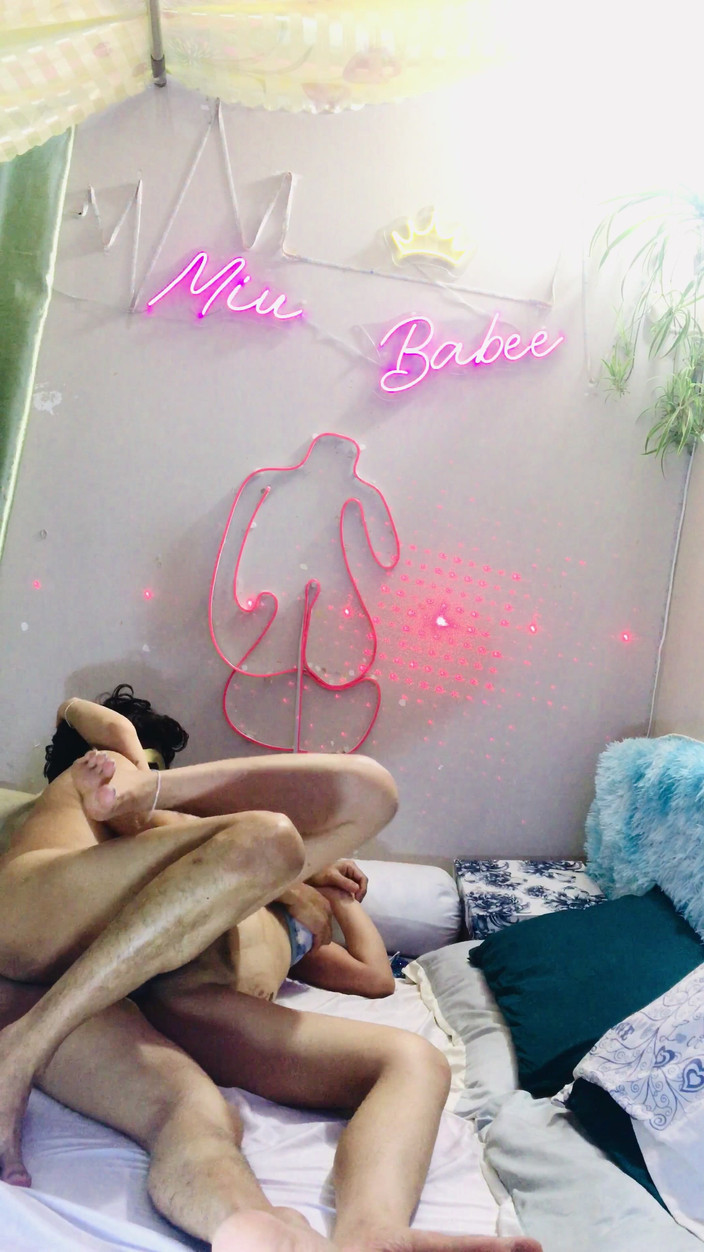 MiuBabee: Gadis Singapura menggoda kekasihnya