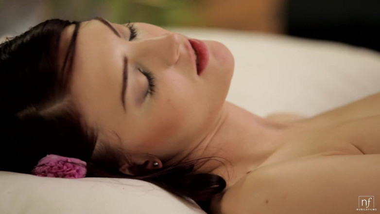 Nubile Films: Kärlekens Trädgård - S2: e14