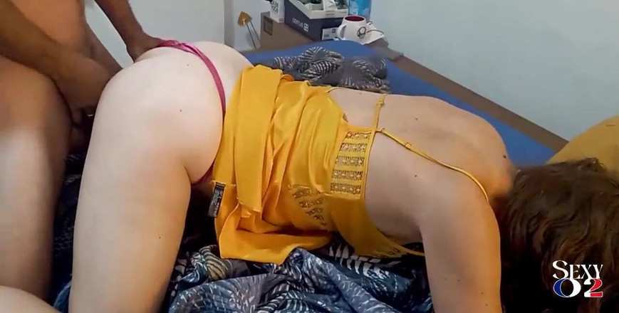 Sexy O2: 1602 - váy satin màu vàng, quần lót màu hồng satin,...