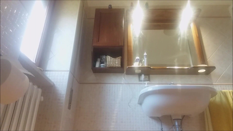 savannahamatoriale: Vulgární Italka tě nutí čůrat na penis a belches!